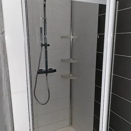 Moderne Entierement Renove. Appartement